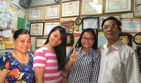 Chị lao công trào nước mắt kể về con gái được học bổng 7 tỉ của Harvard - ảnh 4