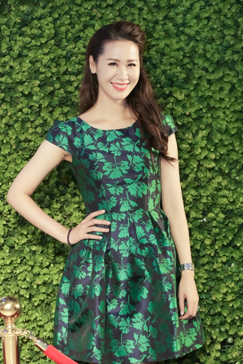 duong-thuy-linh-dat-phu-kien-hon-200-trieu-di-event-2