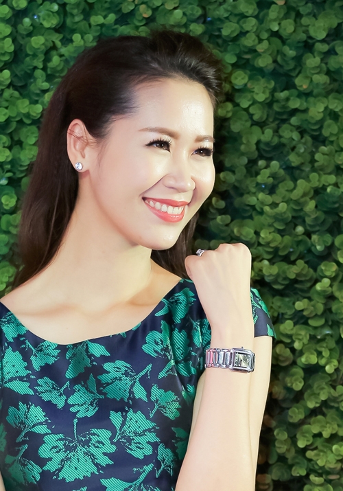 duong-thuy-linh-dat-phu-kien-hon-200-trieu-di-event-3