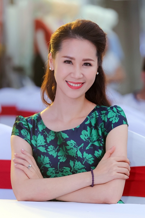 duong-thuy-linh-dat-phu-kien-hon-200-trieu-di-event-5