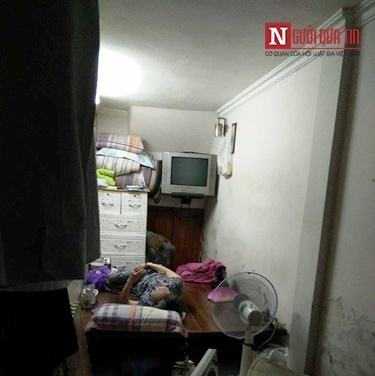 Ngôi nhà 10m2, 10 người ở và chuyện ăn ngủ, đi vệ sinh phải canh giờ - Ảnh 3