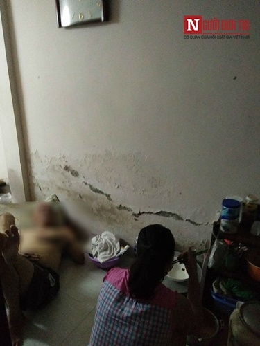 Ngôi nhà 10m2, 10 người ở và chuyện ăn ngủ, đi vệ sinh phải canh giờ - Ảnh 4