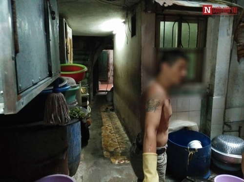 Ngôi nhà 10m2, 10 người ở và chuyện ăn ngủ, đi vệ sinh phải canh giờ - Ảnh 5
