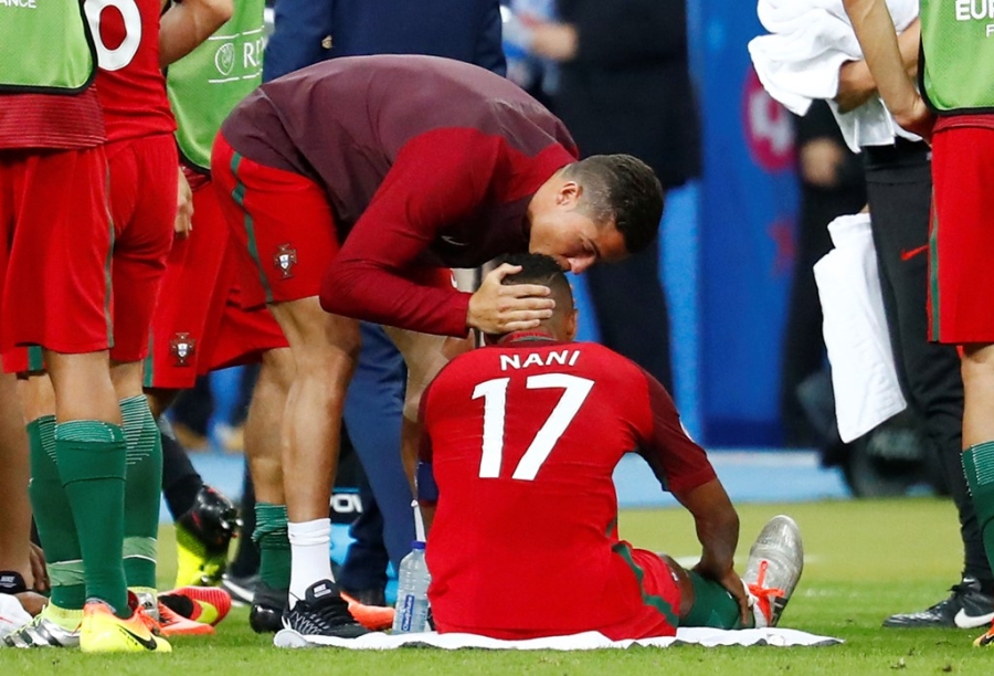 Ronaldo hon dau Nani, ho het chi dao va tiep lua dong doi hinh anh 1