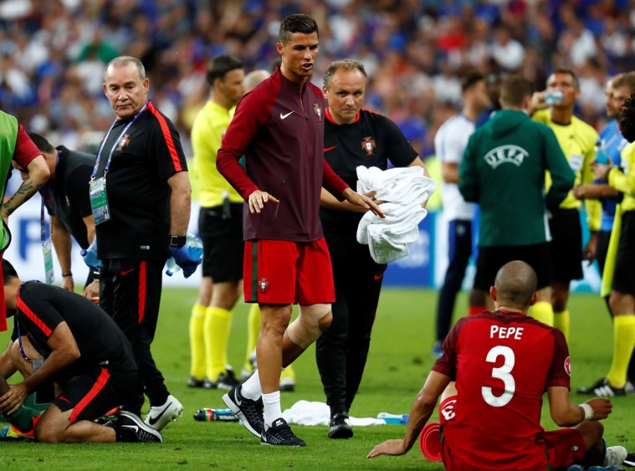 Ronaldo hon dau Nani, ho het chi dao va tiep lua dong doi hinh anh 3
