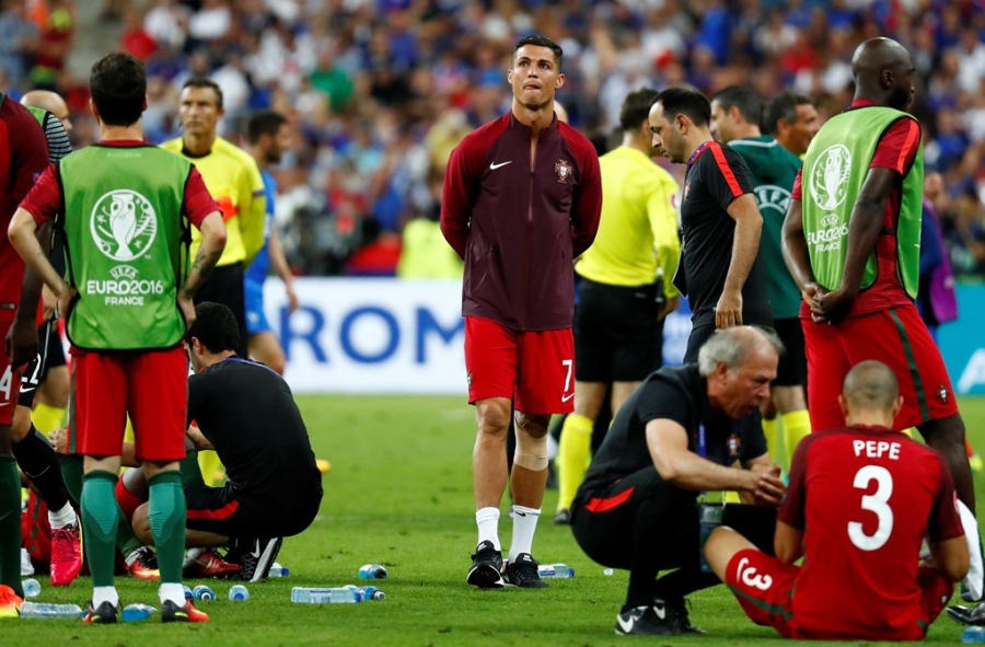 Ronaldo hon dau Nani, ho het chi dao va tiep lua dong doi hinh anh 6