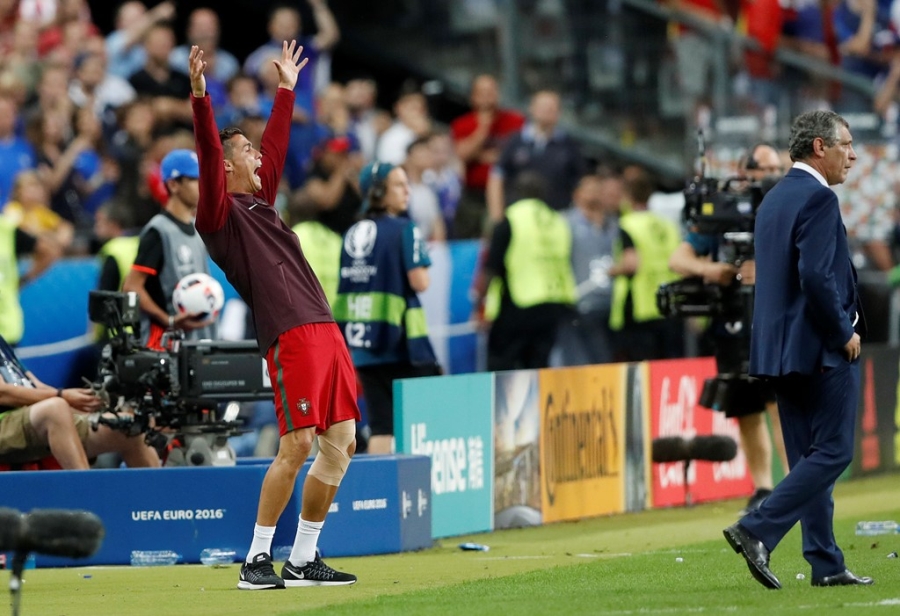 Ronaldo hon dau Nani, ho het chi dao va tiep lua dong doi hinh anh 10