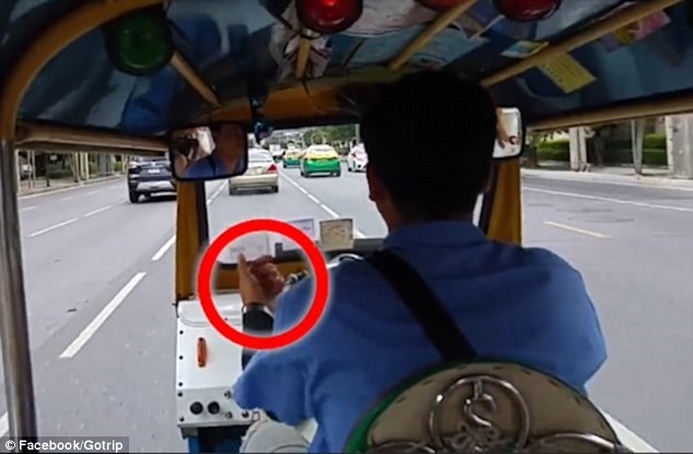Tài xế tuk tuk ở Bangkok bị tố thông đồng với cướp giật - Ảnh 1.
