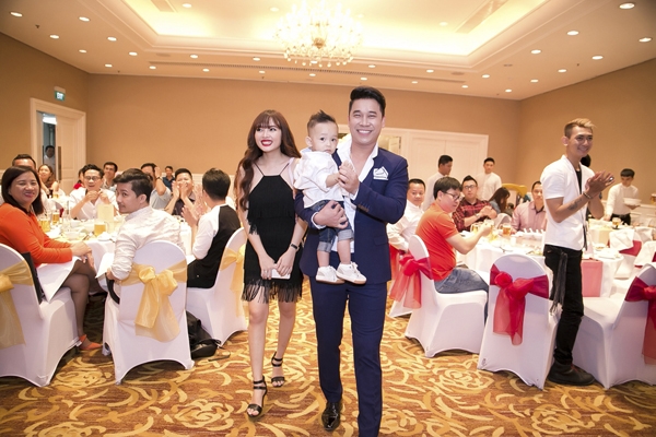 le-hoang-the-men-lam-tiec-thoi-noi-hoanh-trang-cho-con-trai-3