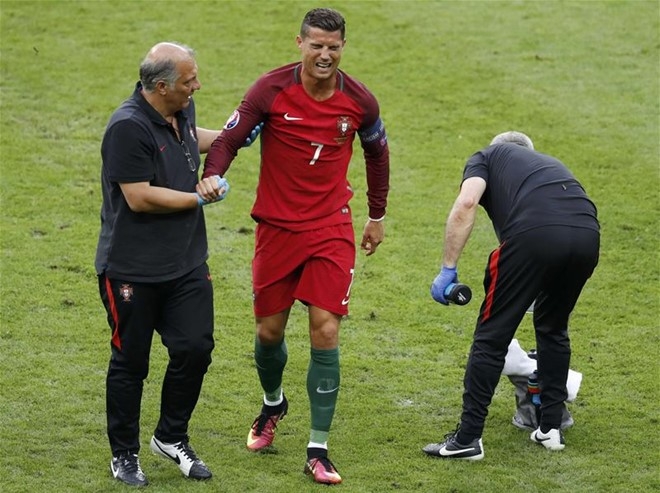 Tuong lai Ronaldo: Vi dai hon hay... dung lai? hinh anh 1