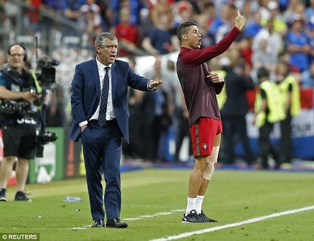 Tuong lai Ronaldo: Vi dai hon hay... dung lai? hinh anh 2