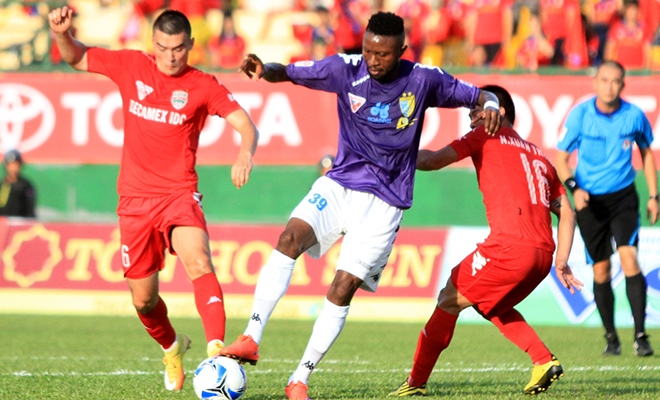 V-League trong 1 tháng EURO: Khán giả ít, bùng nổ bàn thắng
