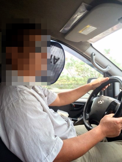 Anh C. nhiều lần bị bảo vệ bệnh viện Bạch Mai quây khi đón bệnh nhân tại viện này. (Ảnh: nhân vật cung cấp)