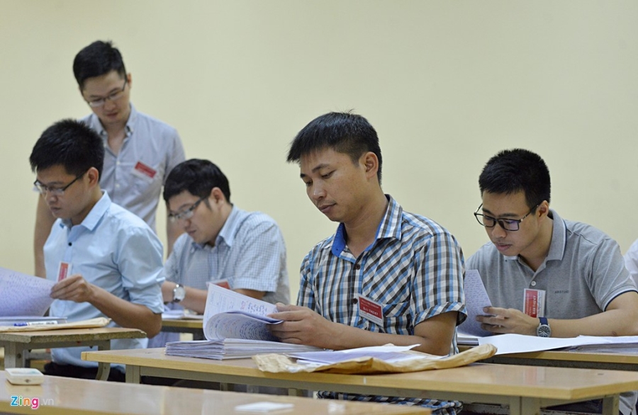 Ben trong phong cham thi THPT quoc gia 2016 hinh anh 2
