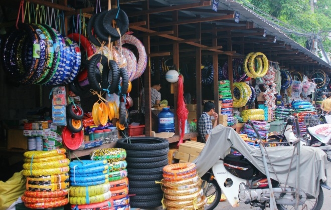 Hàng nhái tràn lan trong chợ phụ tùng lớn nhất Sài Gòn