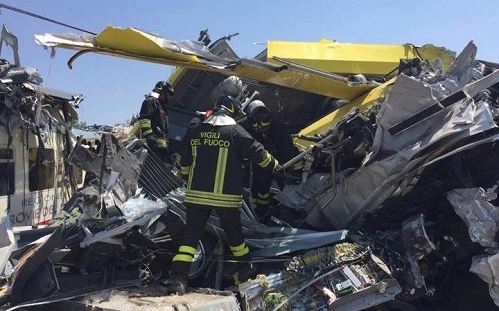 13659156_Fire_fighters_train_crash-large_trans++EDjTm7JpzhSGR1_8ApEWQA1vLvhkMtVb21dMmpQBfEs