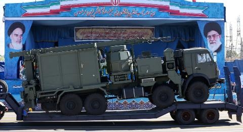 Kham pha “Nguoi van chuyen” Voshina BAZ-6402 cua S-300/S-400