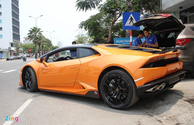 Loat sieu xe mui den noi bat tai Viet Nam hinh anh 2