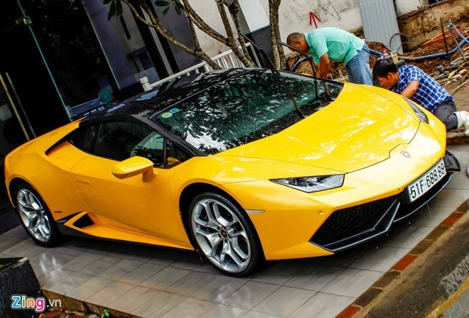 Loat sieu xe mui den noi bat tai Viet Nam hinh anh 3