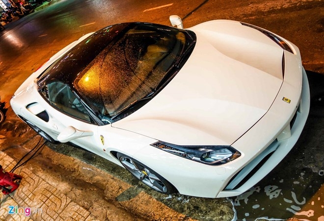 Loat sieu xe mui den noi bat tai Viet Nam hinh anh 4