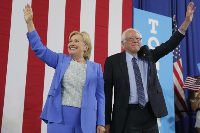 Sanders: Clinton phai tro thanh tong thong My hinh anh 1