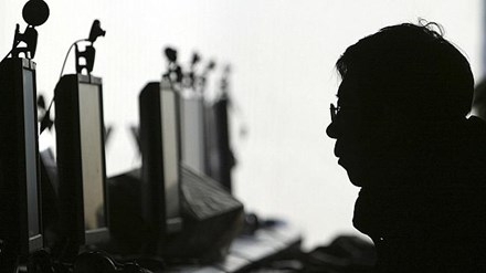 Bé gái 3 tháng tử vong vì bố vừa cho bú bình vừa mải chơi game - Ảnh 3