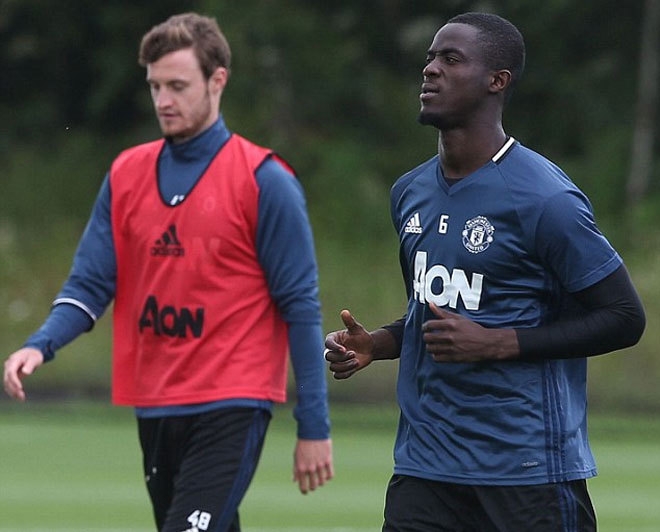 Mourinho tươi cười ngày ra mắt học trò mới tại Man Utd - ảnh thể thao