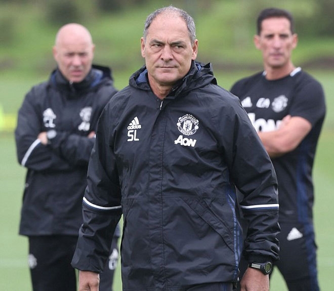 Mourinho tươi cười ngày ra mắt học trò mới tại Man Utd - ảnh thể thao