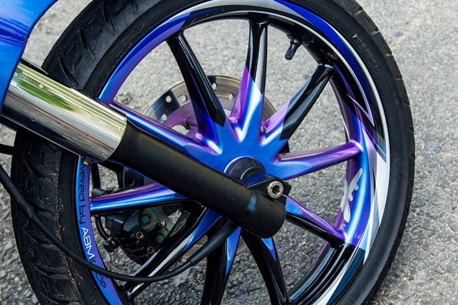 Piaggio Liberty son dan ao chuyen mau o Sai Gon hinh anh 3