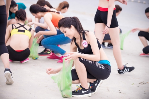 Thí sinh Hoa hậu VN khoe eo thon bên biển Hạ Long - 5