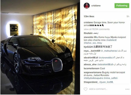 C.Ronaldo khoe siêu xe mới