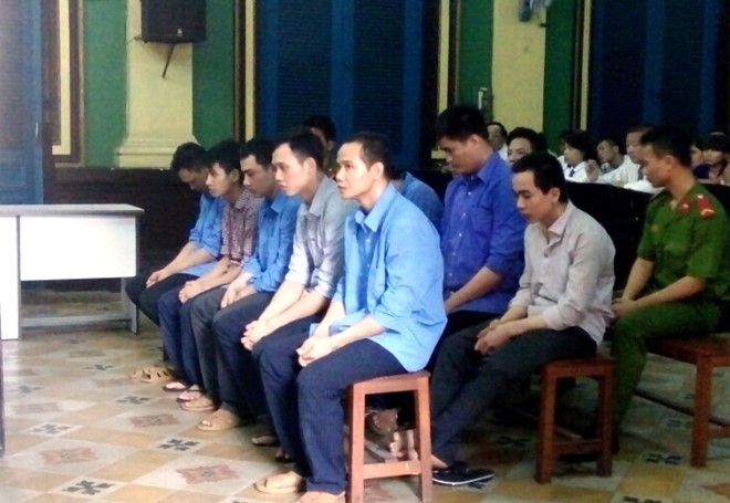 Hon chien vi di ve sinh khong dung cho, mot nguoi tu vong hinh anh 1