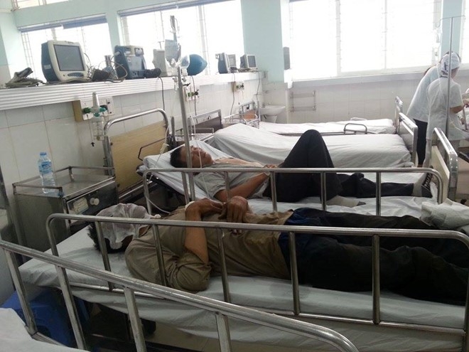 No ham tau thuy, 6 nguoi bong khi me tan hinh anh 2