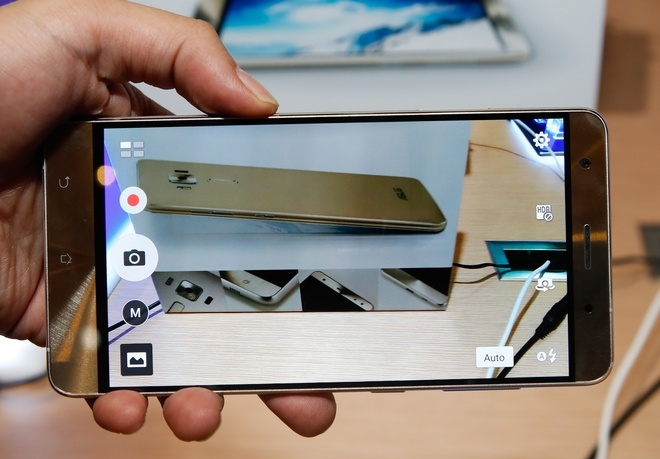 Zenfone 3 Deluxe có giá khởi điểm từ 16 triệu đồng