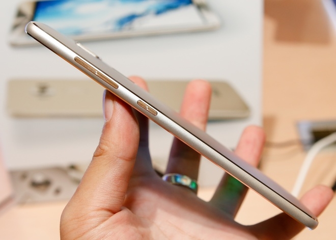 Zenfone 3 Deluxe có giá khởi điểm từ 16 triệu đồng