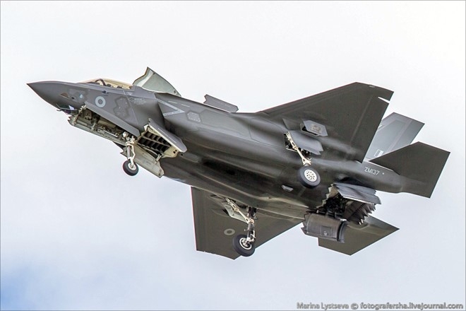 Tiem kich F-35 tro tai nhao lon tai Farnborough Airshow hinh anh 4