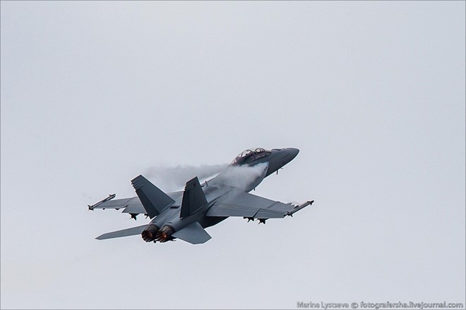 Tiem kich F-35 tro tai nhao lon tai Farnborough Airshow hinh anh 7