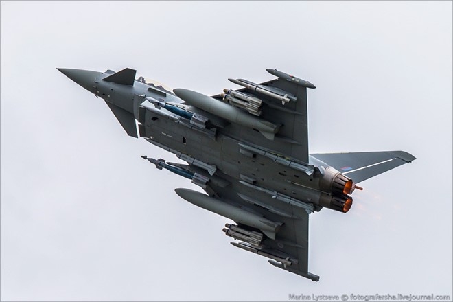 Tiem kich F-35 tro tai nhao lon tai Farnborough Airshow hinh anh 8