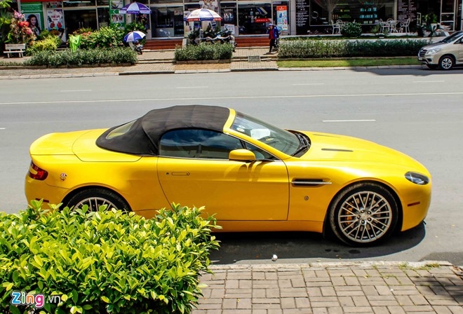 Xe the thao hang hiem Aston Martin Vantage tai Sai Gon hinh anh 3