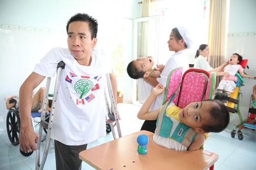Ba lan tach cap song sinh dinh lien dang nho cua bac si Viet hinh anh 1