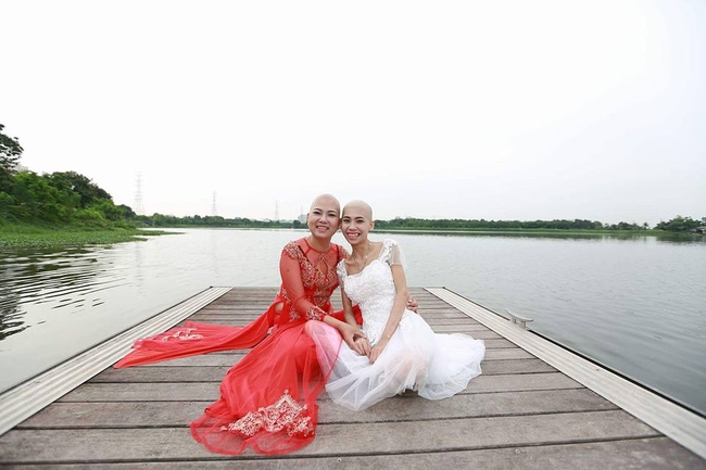 Khi cộng đồng photoshop chung tay đem hồ sen đến với 2 cô gái ung thư máu ở Hà Nội - Ảnh 2.