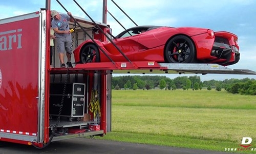 Container van chuyen sieu xe LaFerrari trieu do the nao?