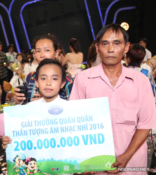me-ho-van-cuong-bat-khoc-khi-con-trai-chien-thang-3