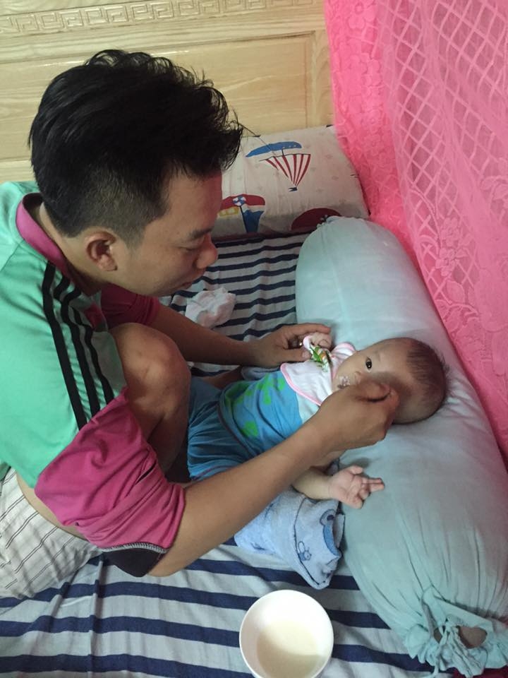 chăm con khéo, ông bố, bố chăm con khéo, vợ chồng, nuôi dạy con,vợ chồng son