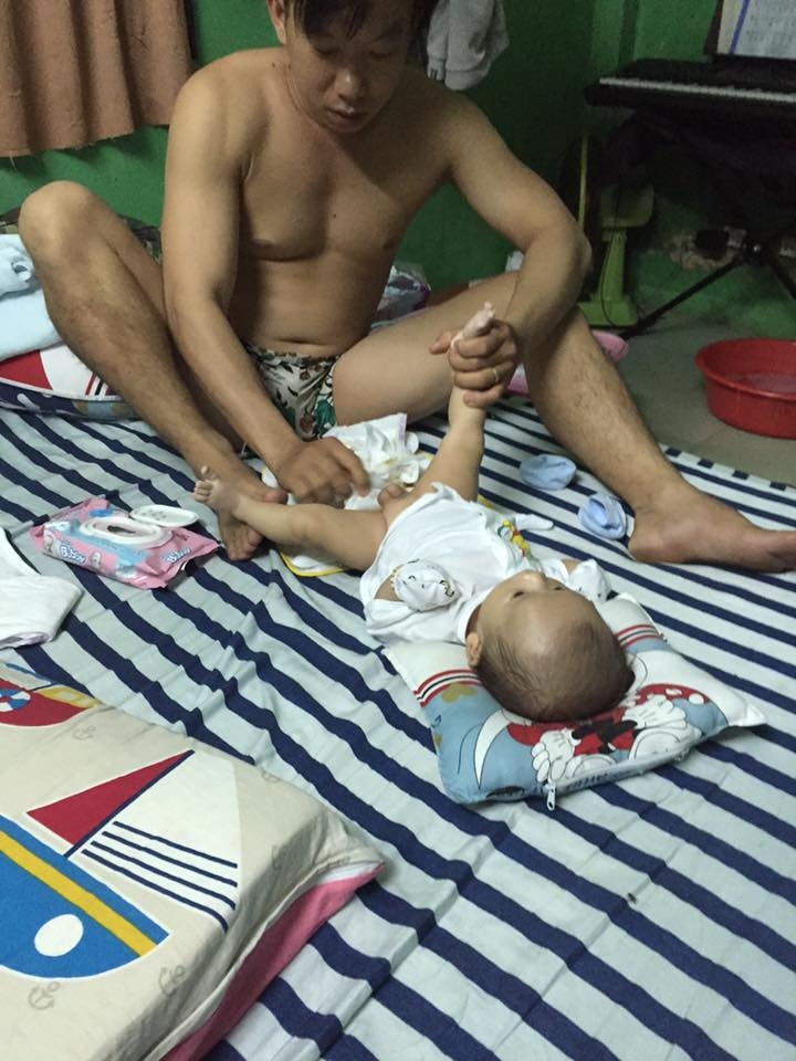 chăm con khéo, ông bố, bố chăm con khéo, vợ chồng, nuôi dạy con,vợ chồng son