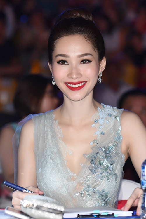 Những màn trình diễn màu sắc trong đêm chung khảo Hoa hậu