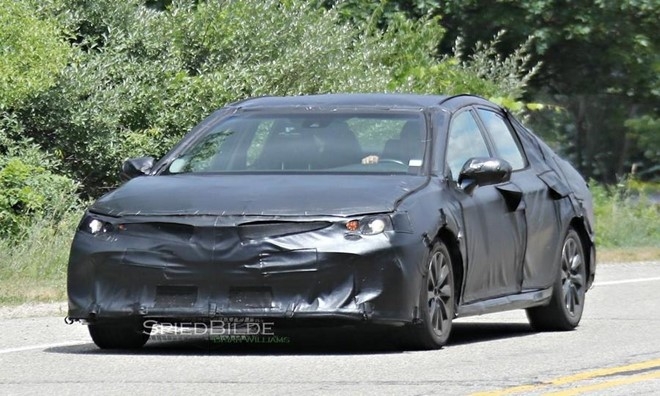 Toyota Camry 2018 lo anh chay thu hinh anh 1