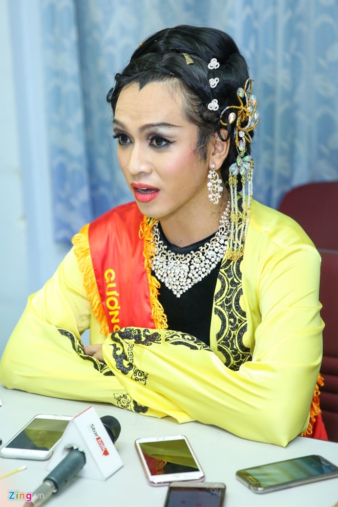 BTC noi ve nghi van Cong Khanh mua giai Guong mat than quen hinh anh 1