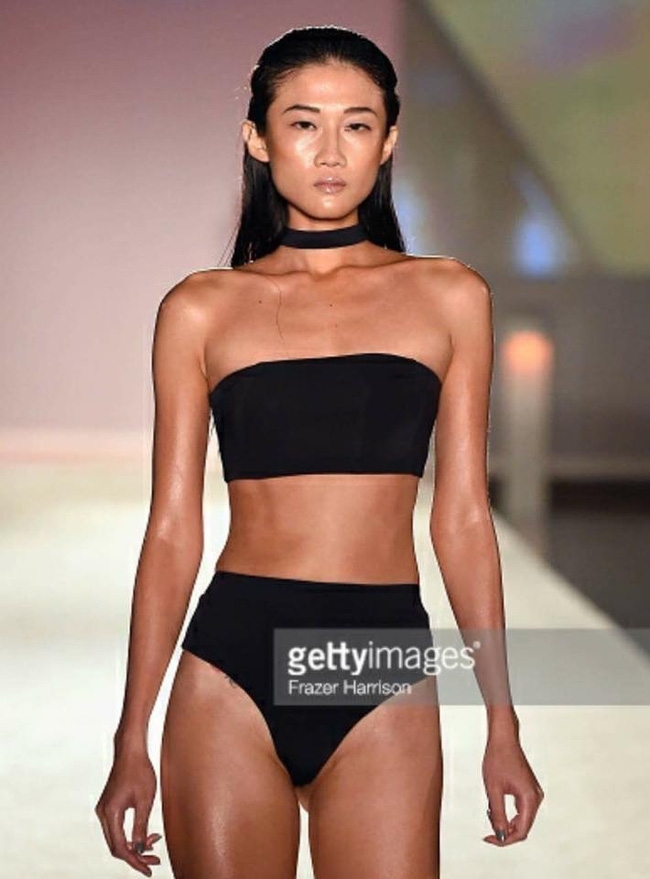 Kha Mỹ Vân lần đầu diễn bikini đã chặt đẹp dàn mẫu chân to tại Miami - Ảnh 1.