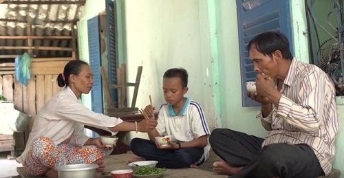 chuyen cach cu xu cua ho van cuong sau canh ga khien dan mang ngo ngang - 2